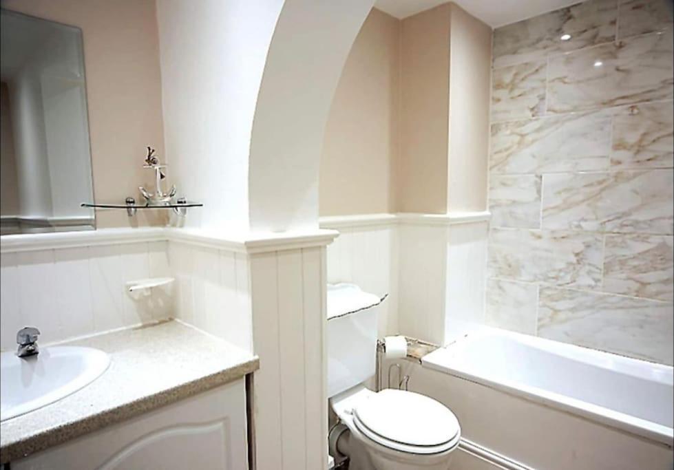 Sunny Seaside Beach House Lytham Centre Sleeps 8 Lytham St Annes Ngoại thất bức ảnh